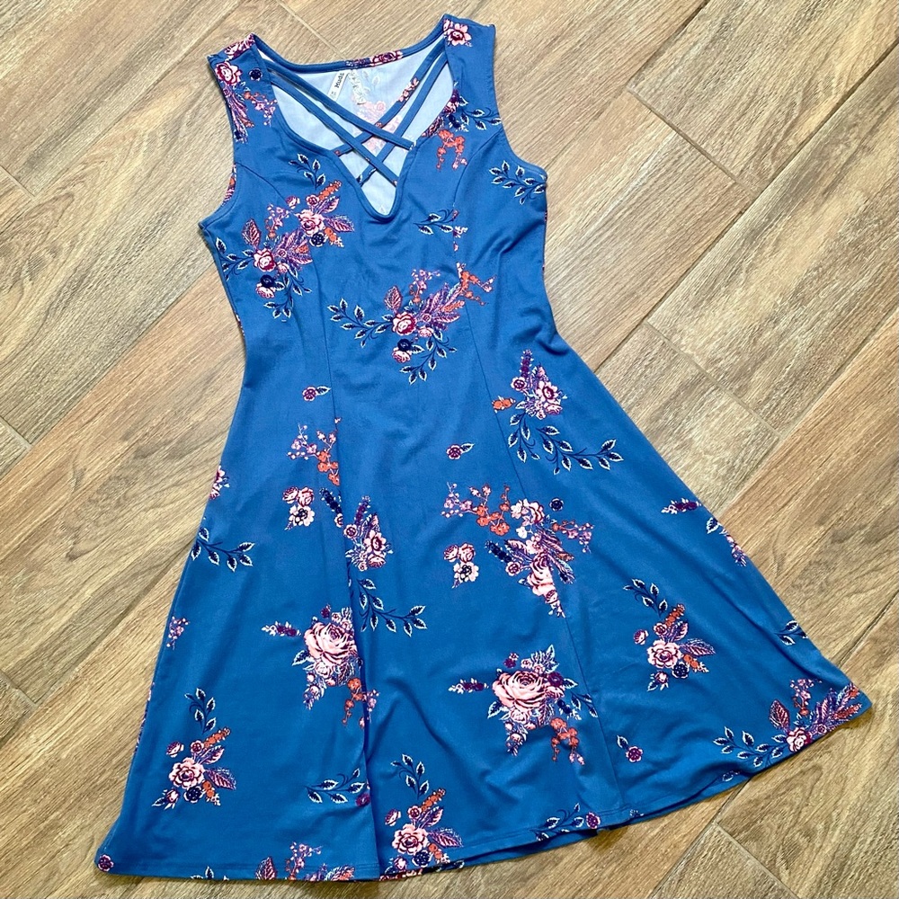 Short Fit & Flare Floral Dress XS - Picture 4 of 6